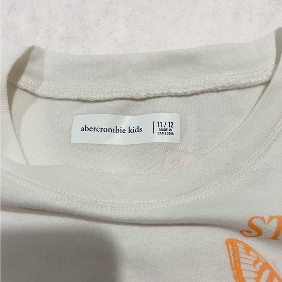 Abercrombie Kids Girls White Graphic Logo Short Sleeve Shirt- Size 11/12 - Picture 2 of 3